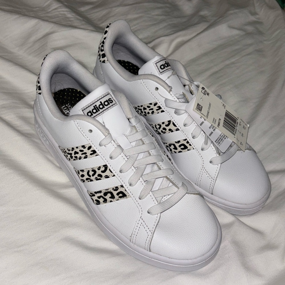 8.5 WHITE & CHEETAH ADIDAS